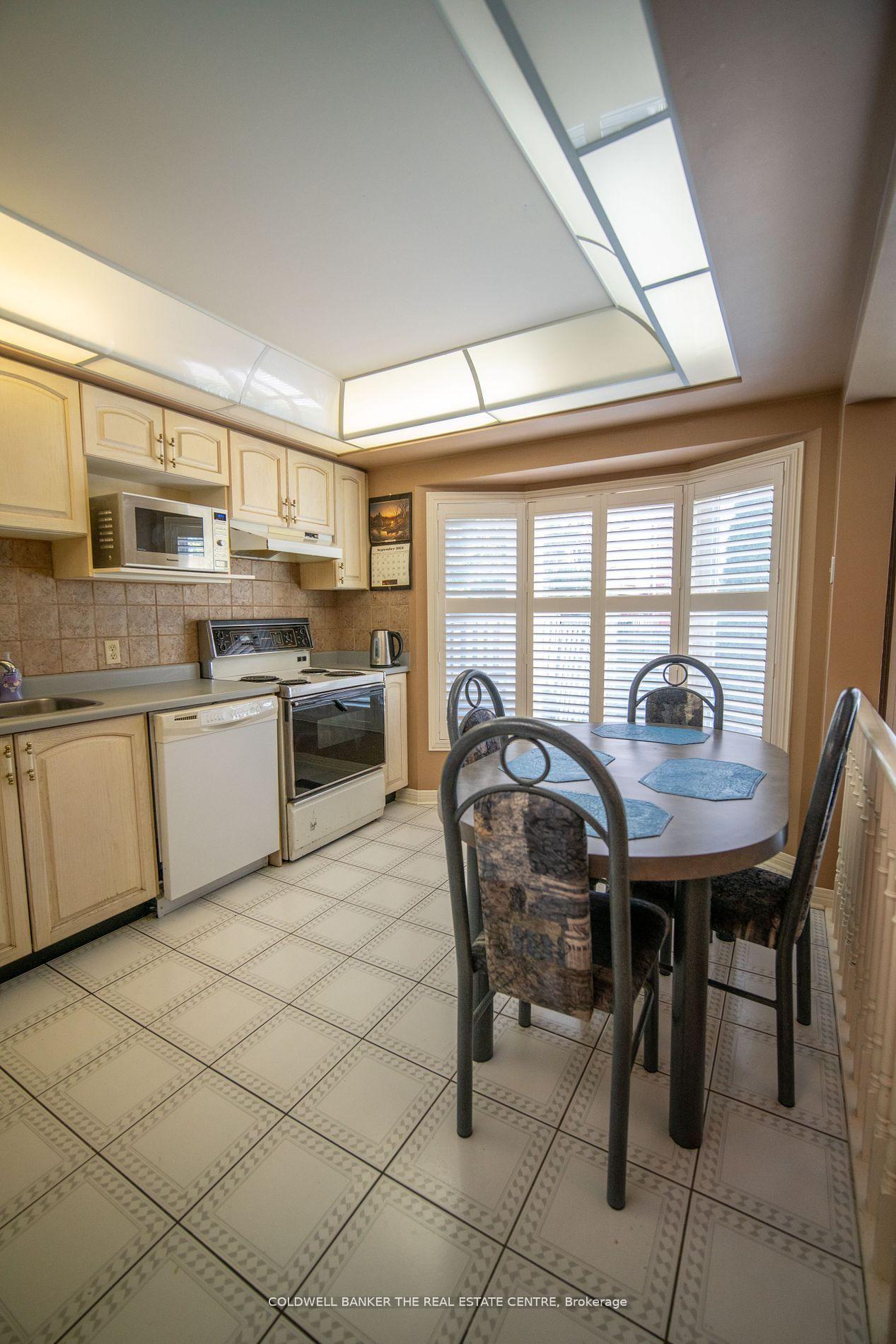 Photo 16 of 59 Brownstone Circle, Vaughan, Crestwood-Springfarm-Yorkhill — HOMEH