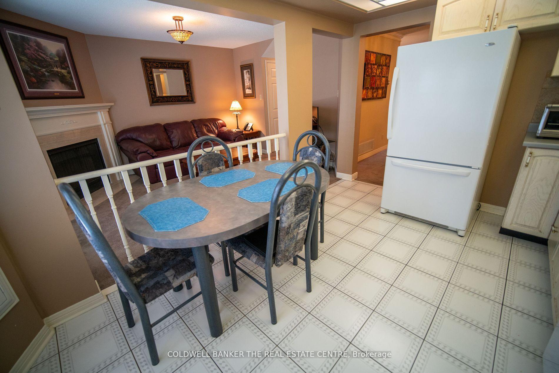 Photo 17 of 59 Brownstone Circle, Vaughan, Crestwood-Springfarm-Yorkhill — HOMEH