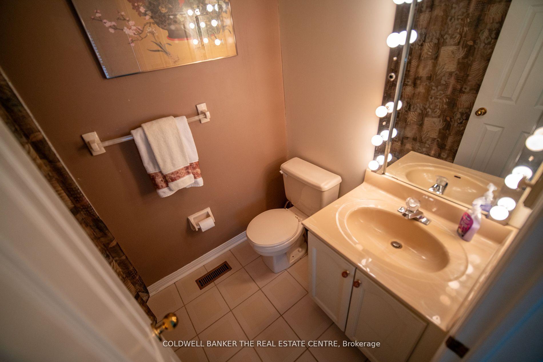Photo 24 of 59 Brownstone Circle, Vaughan, Crestwood-Springfarm-Yorkhill — HOMEH