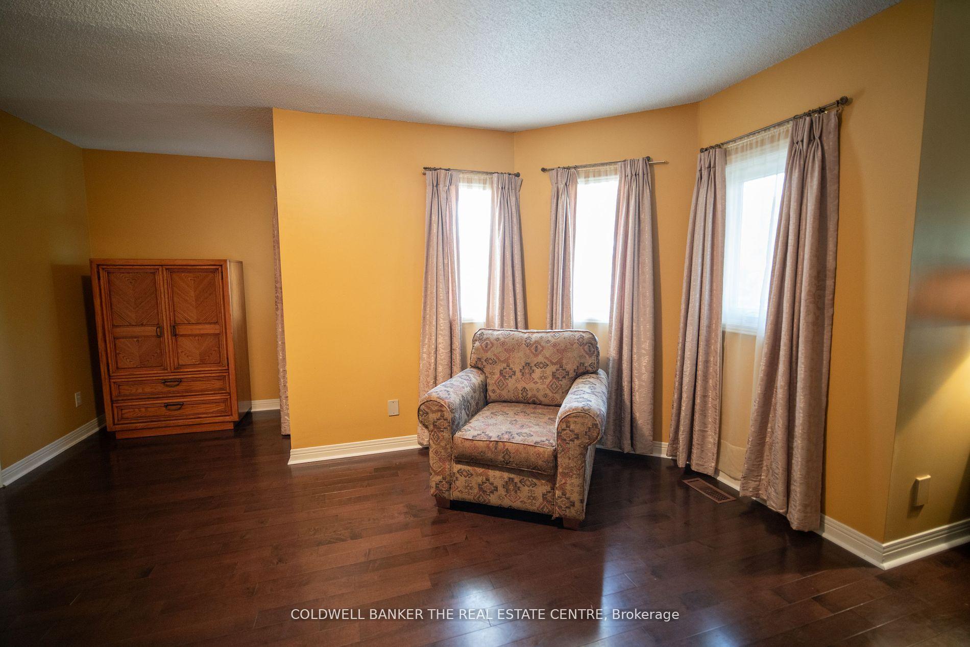 Photo 26 of 59 Brownstone Circle, Vaughan, Crestwood-Springfarm-Yorkhill — HOMEH