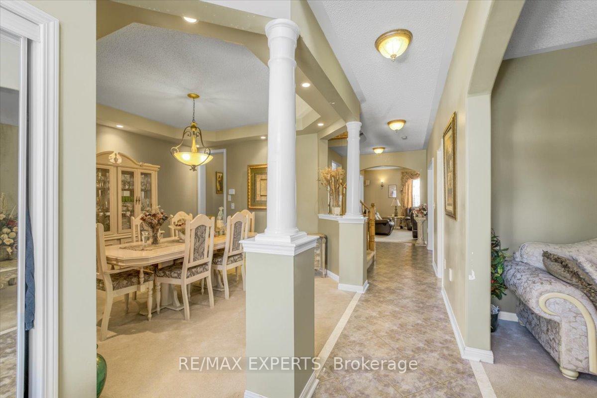 Photo 3 of 11 Linstock Drive, Brampton, Vales of Castlemore — HOMEH