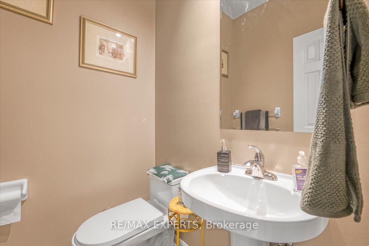 Photo 10 of 11 Linstock Drive, Brampton, Vales of Castlemore — HOMEH