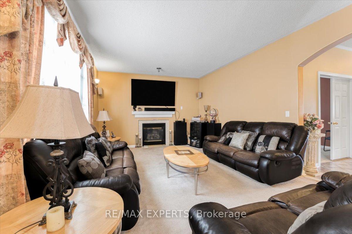 Photo 14 of 11 Linstock Drive, Brampton, Vales of Castlemore — HOMEH