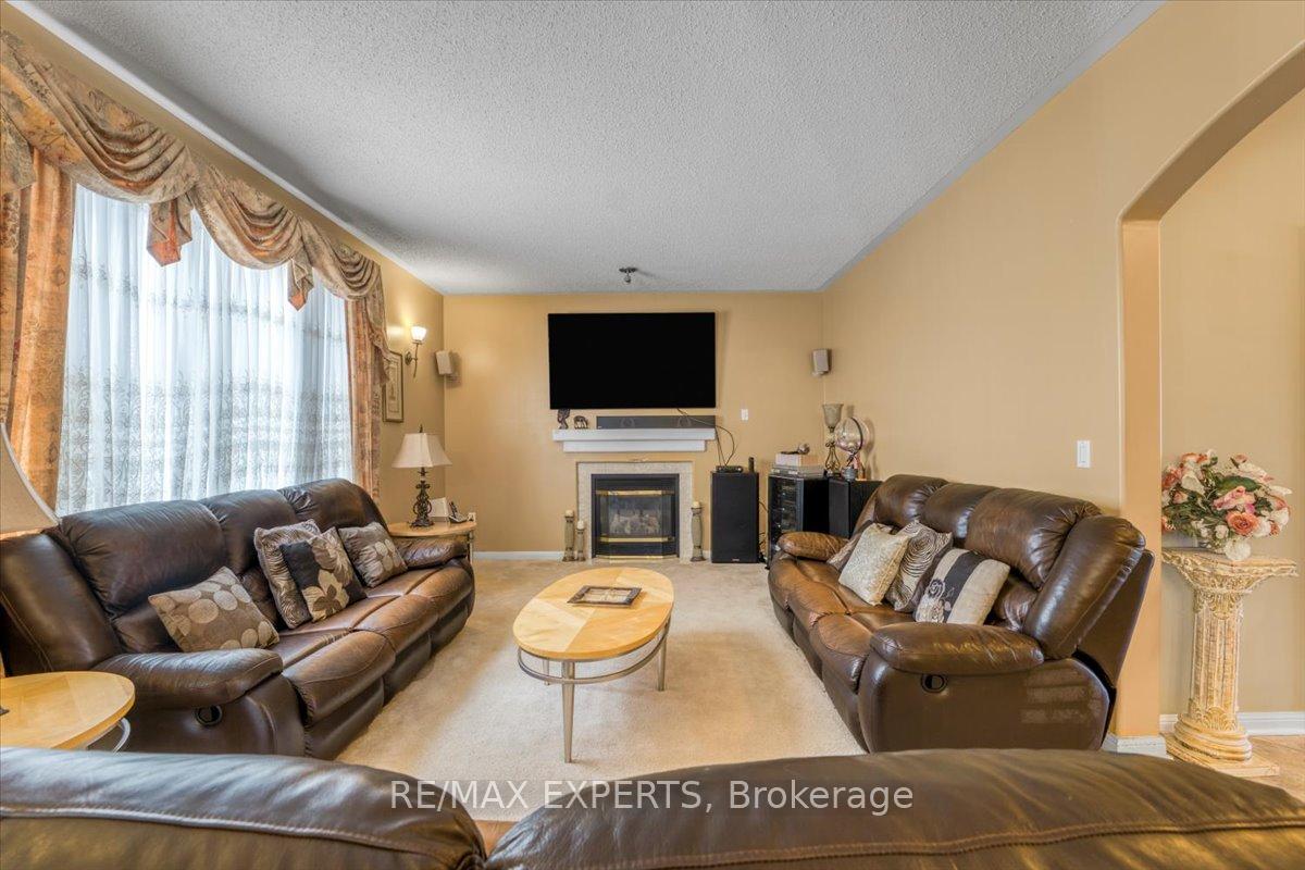 Photo 16 of 11 Linstock Drive, Brampton, Vales of Castlemore — HOMEH