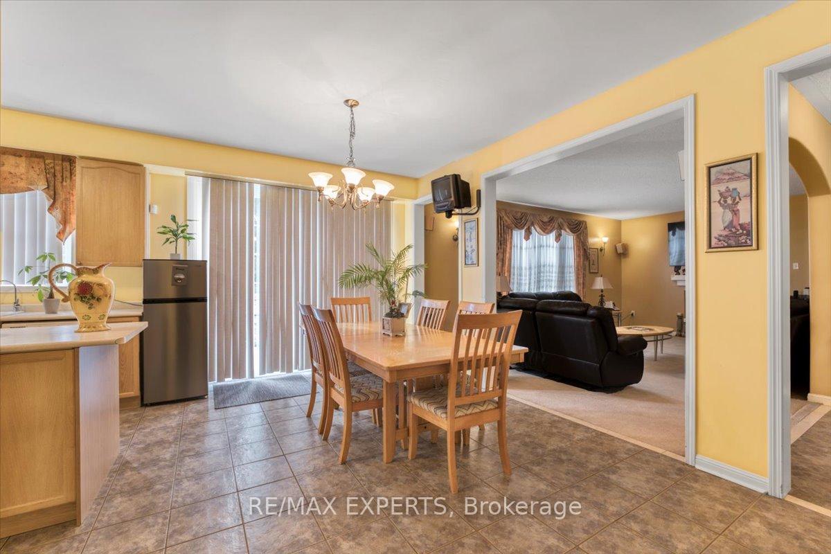 Photo 19 of 11 Linstock Drive, Brampton, Vales of Castlemore — HOMEH