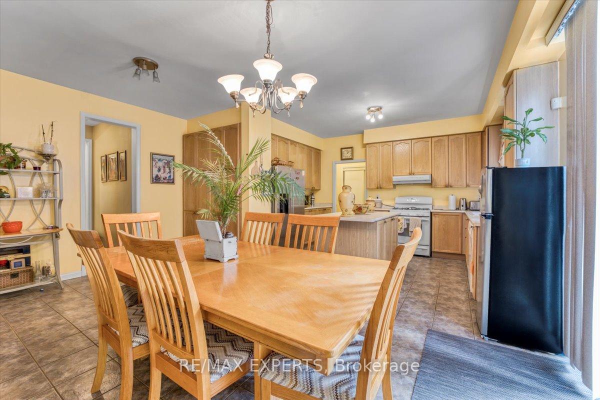 Photo 20 of 11 Linstock Drive, Brampton, Vales of Castlemore — HOMEH