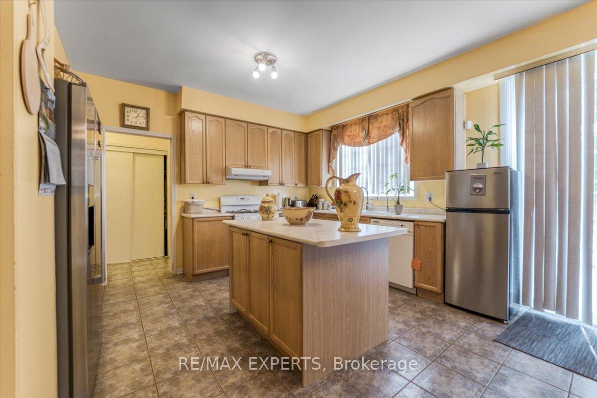 Photo 22 of 11 Linstock Drive, Brampton, Vales of Castlemore — HOMEH