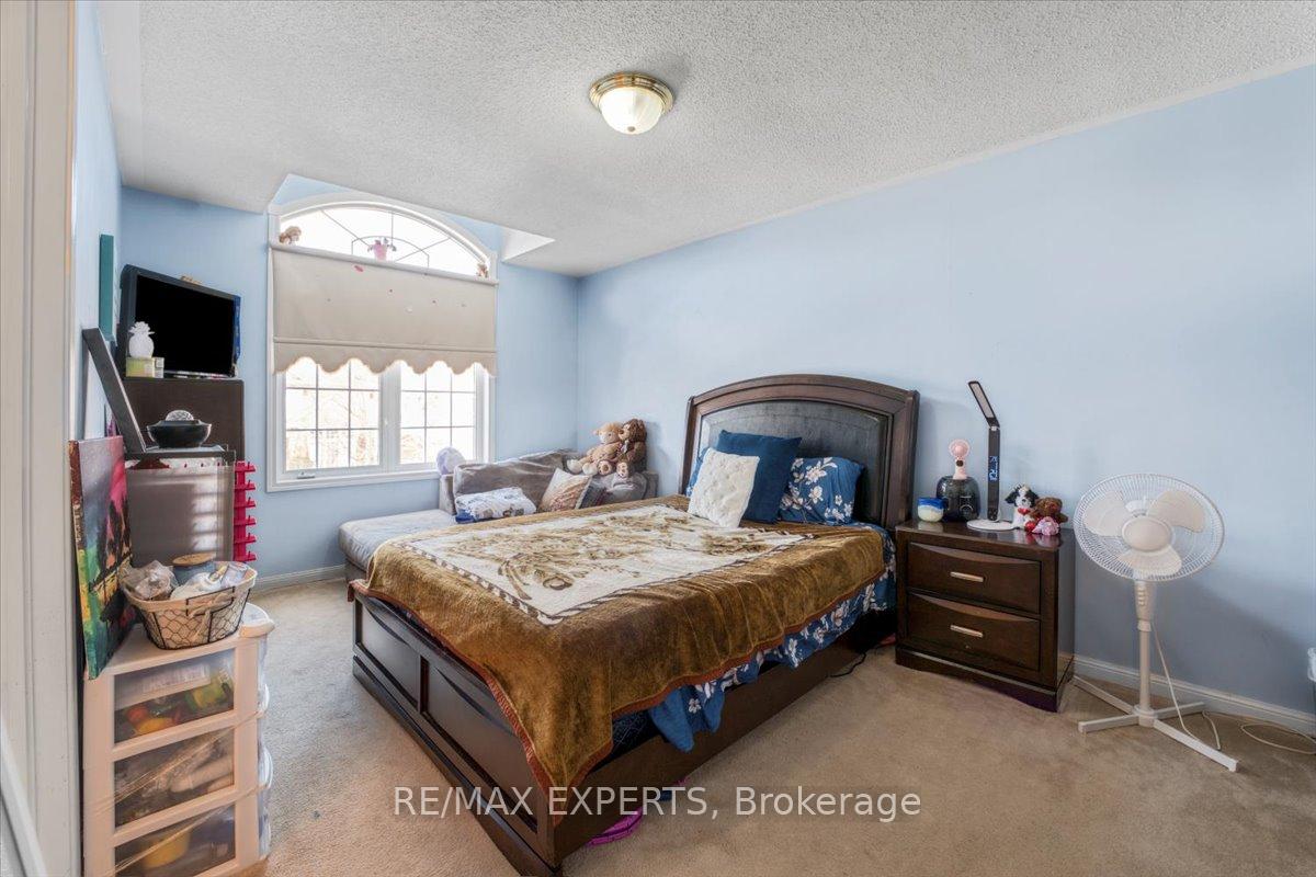 Photo 34 of 11 Linstock Drive, Brampton, Vales of Castlemore — HOMEH