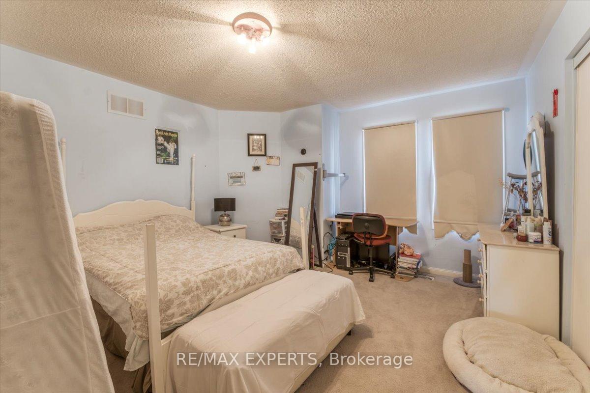 Photo 37 of 11 Linstock Drive, Brampton, Vales of Castlemore — HOMEH