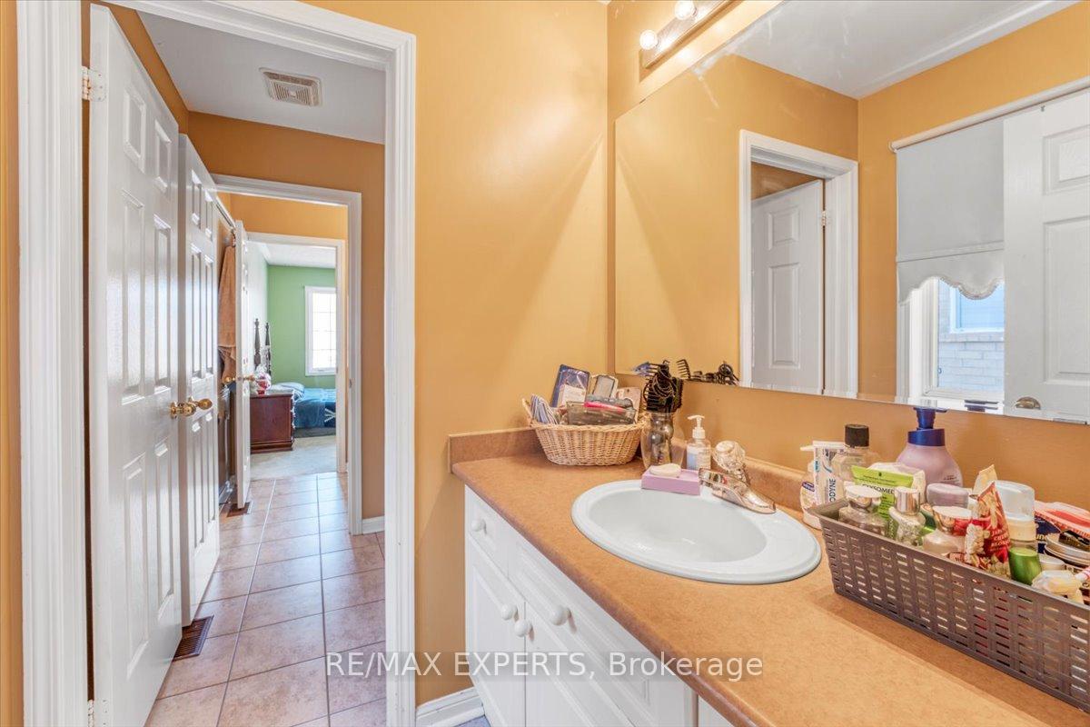 Photo 40 of 11 Linstock Drive, Brampton, Vales of Castlemore — HOMEH