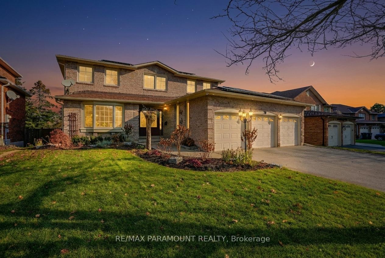 Photo 3 of 70 Dawnridge Trail, Brampton, Heart Lake West — HOMEH