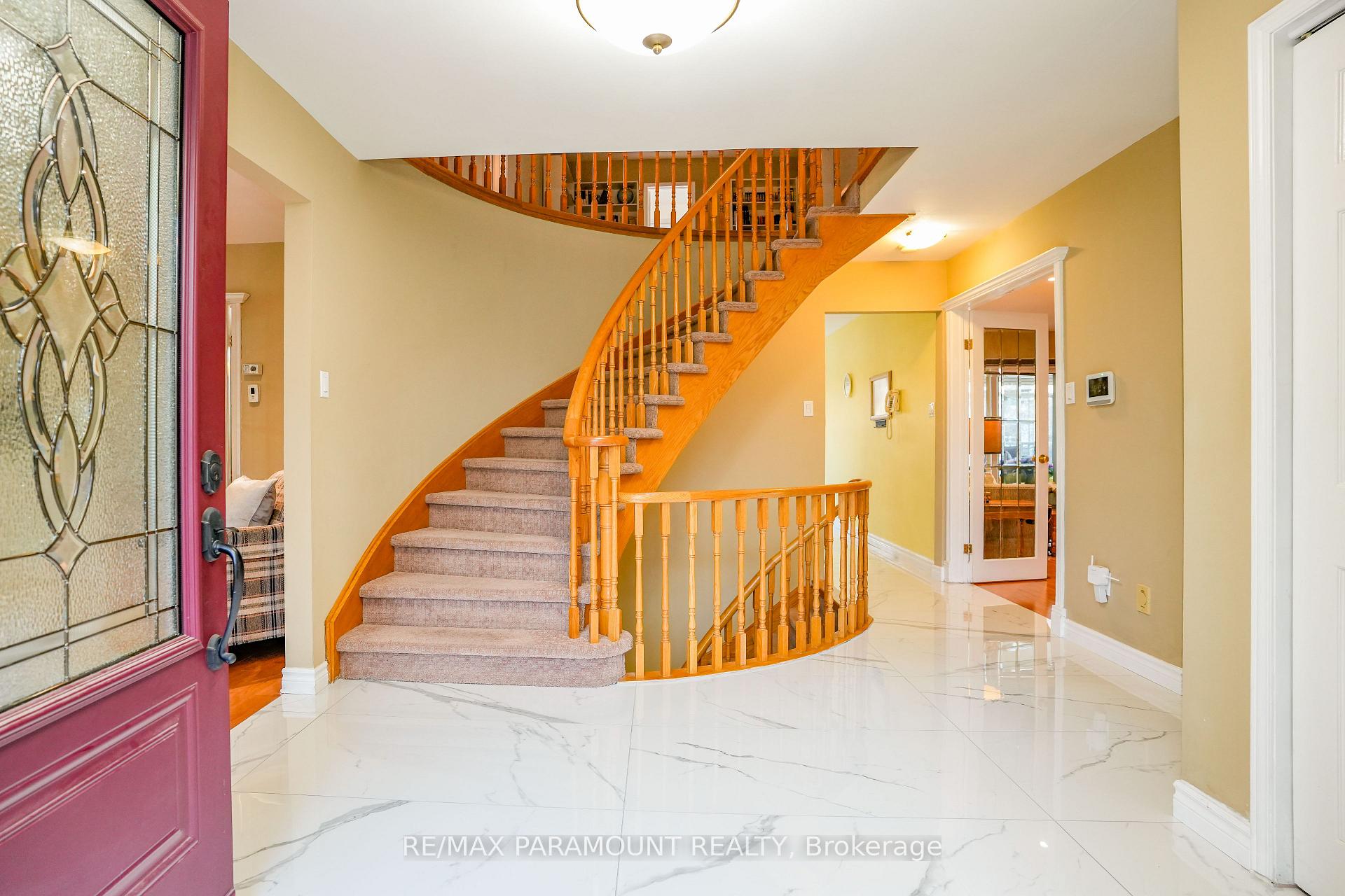 Photo 5 of 70 Dawnridge Trail, Brampton, Heart Lake West — HOMEH
