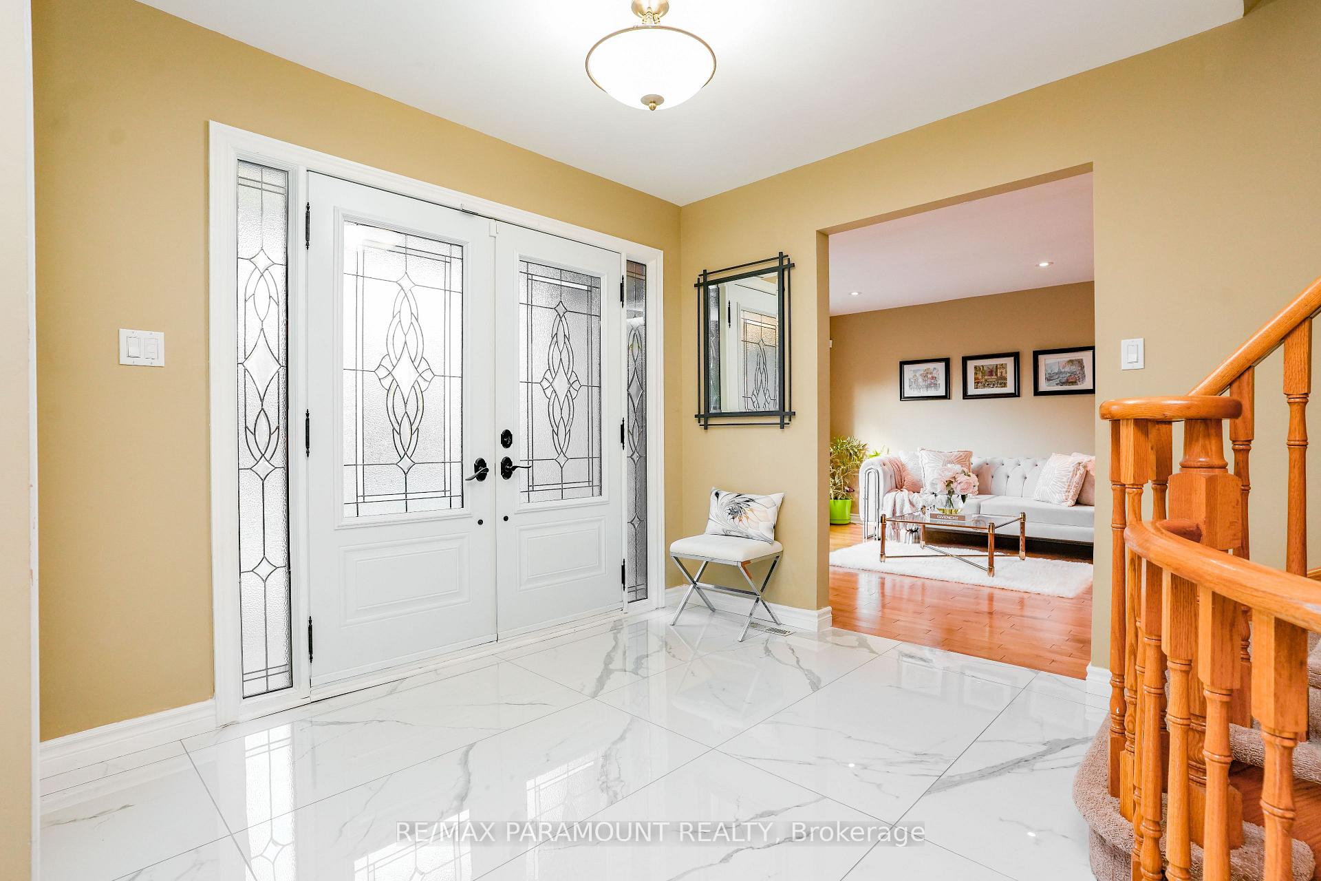 Photo 6 of 70 Dawnridge Trail, Brampton, Heart Lake West — HOMEH