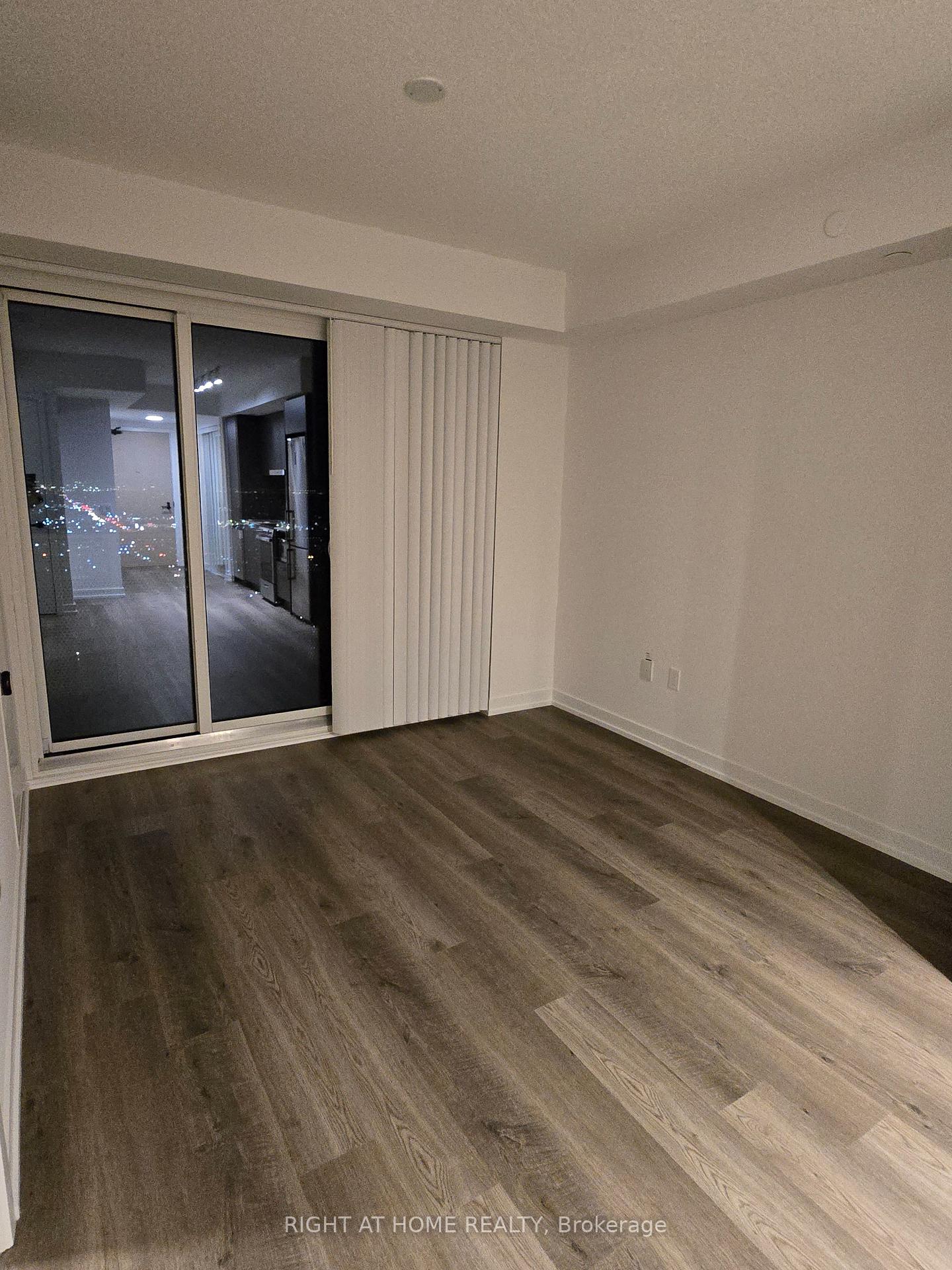 Photo 5 of Unit 3809, 195 Commerce Street, Vaughan, Vaughan Corporate Centre — HOMEH