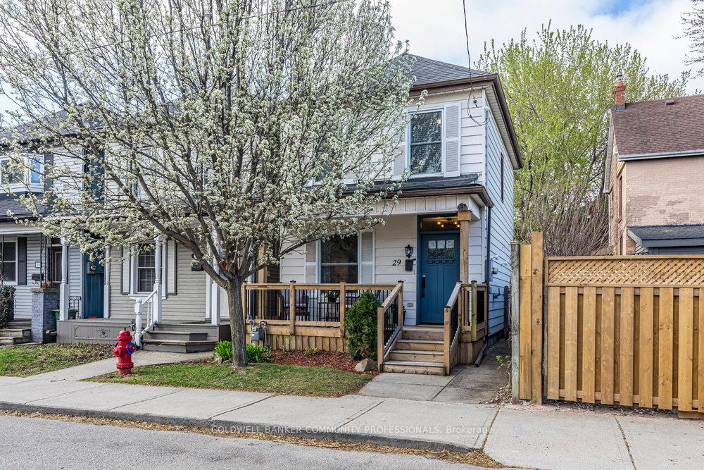 Front of 29 Picton Street W