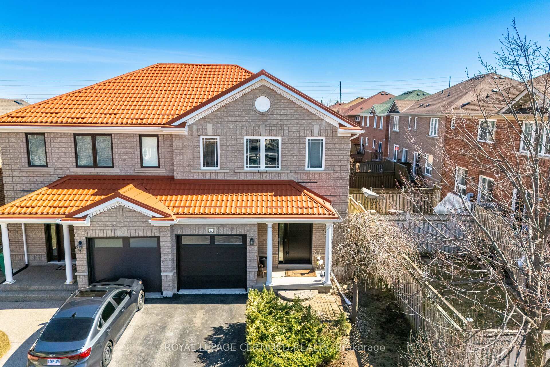 Photo 3 of 70 Rivermere Court, Brampton, Fletcher's Meadow — HOMEH