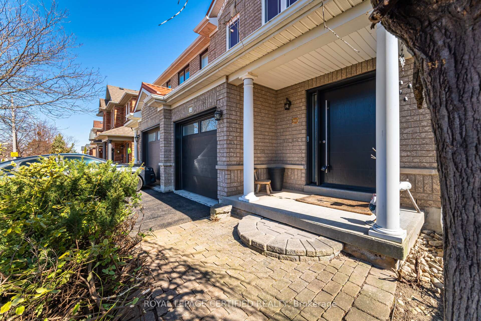 Photo 4 of 70 Rivermere Court, Brampton, Fletcher's Meadow — HOMEH