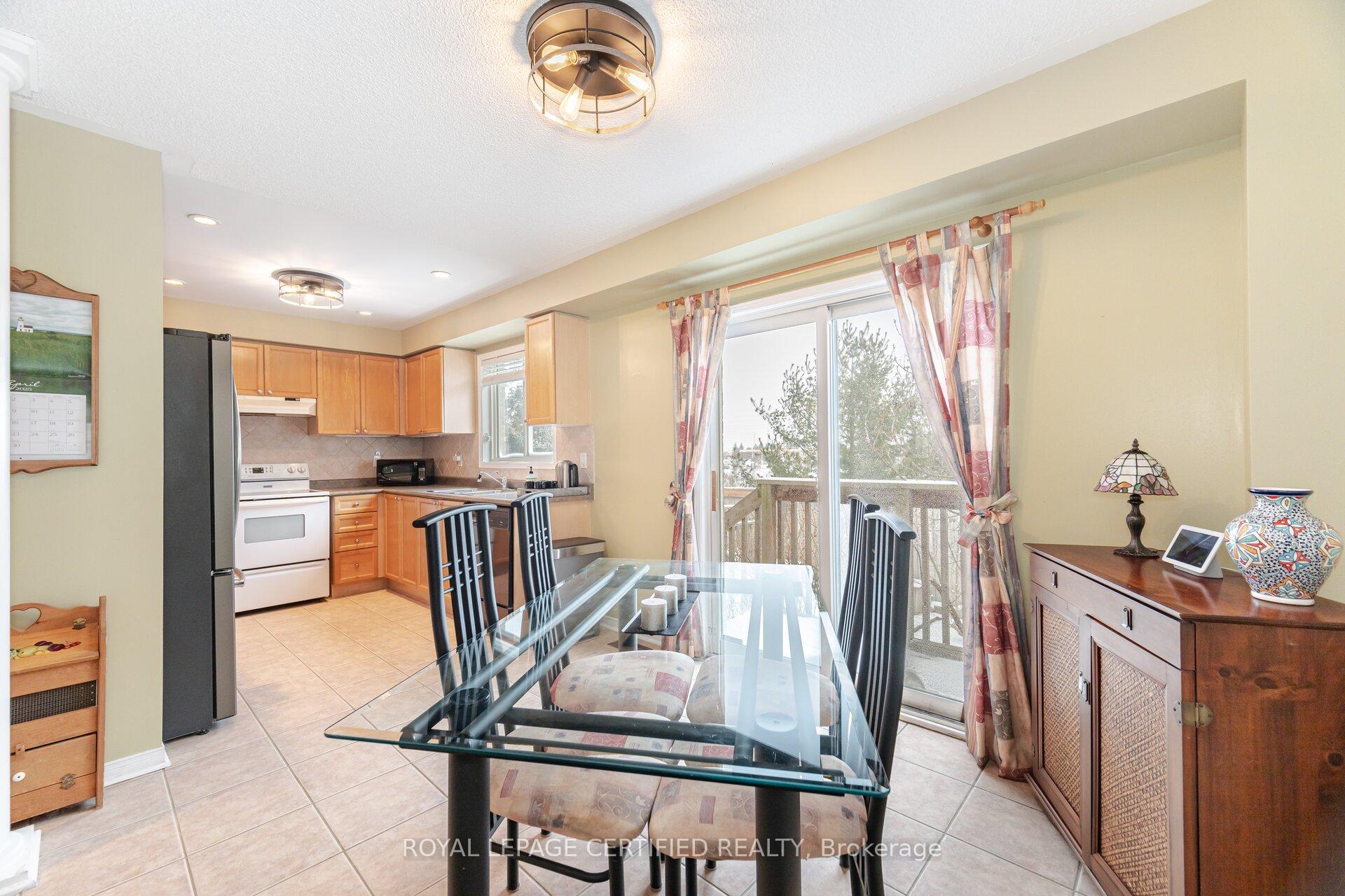 Photo 11 of 70 Rivermere Court, Brampton, Fletcher's Meadow — HOMEH