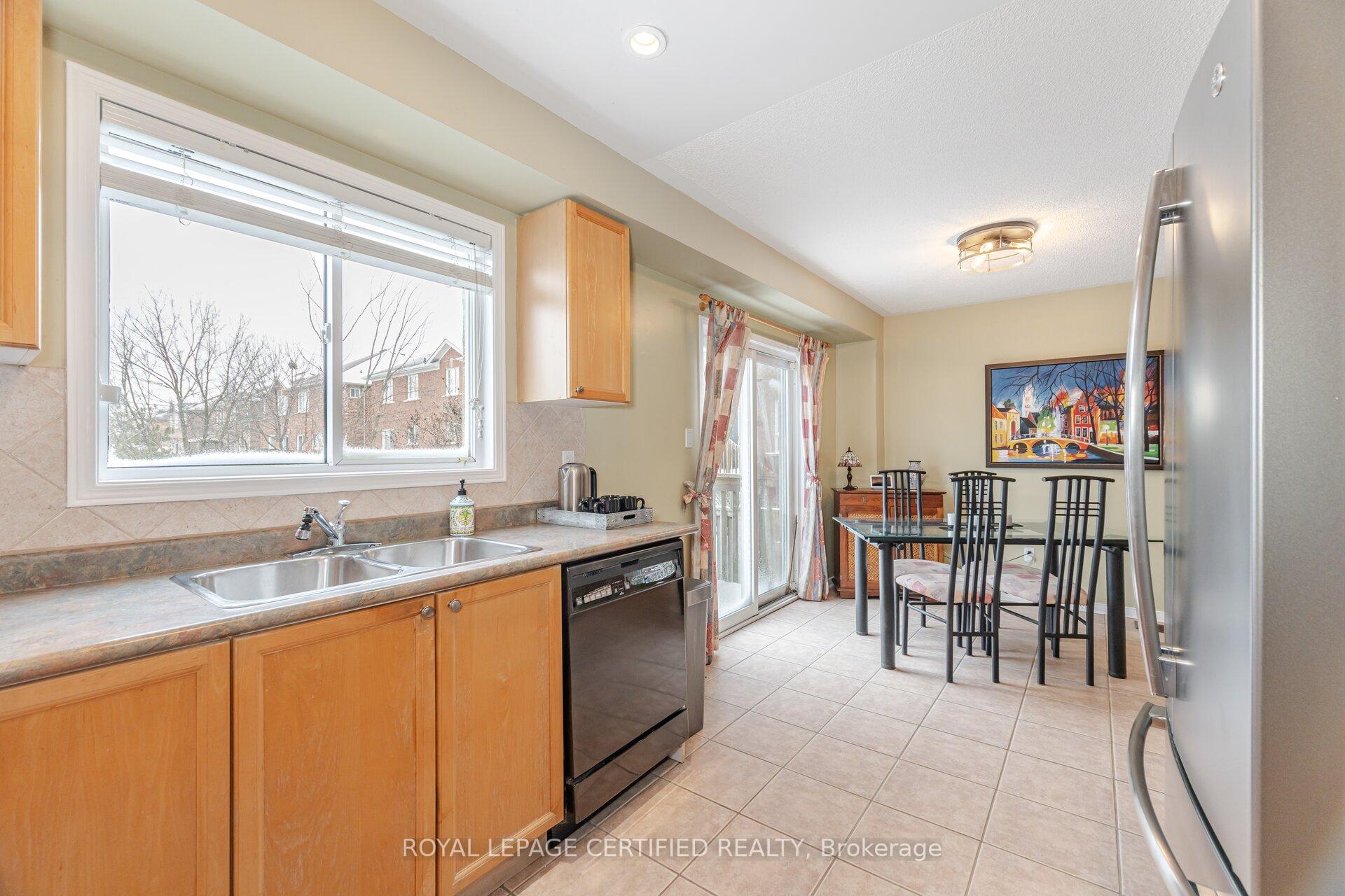 Photo 13 of 70 Rivermere Court, Brampton, Fletcher's Meadow — HOMEH