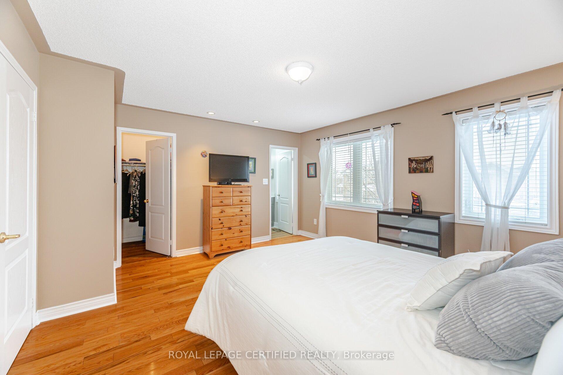 Photo 20 of 70 Rivermere Court, Brampton, Fletcher's Meadow — HOMEH