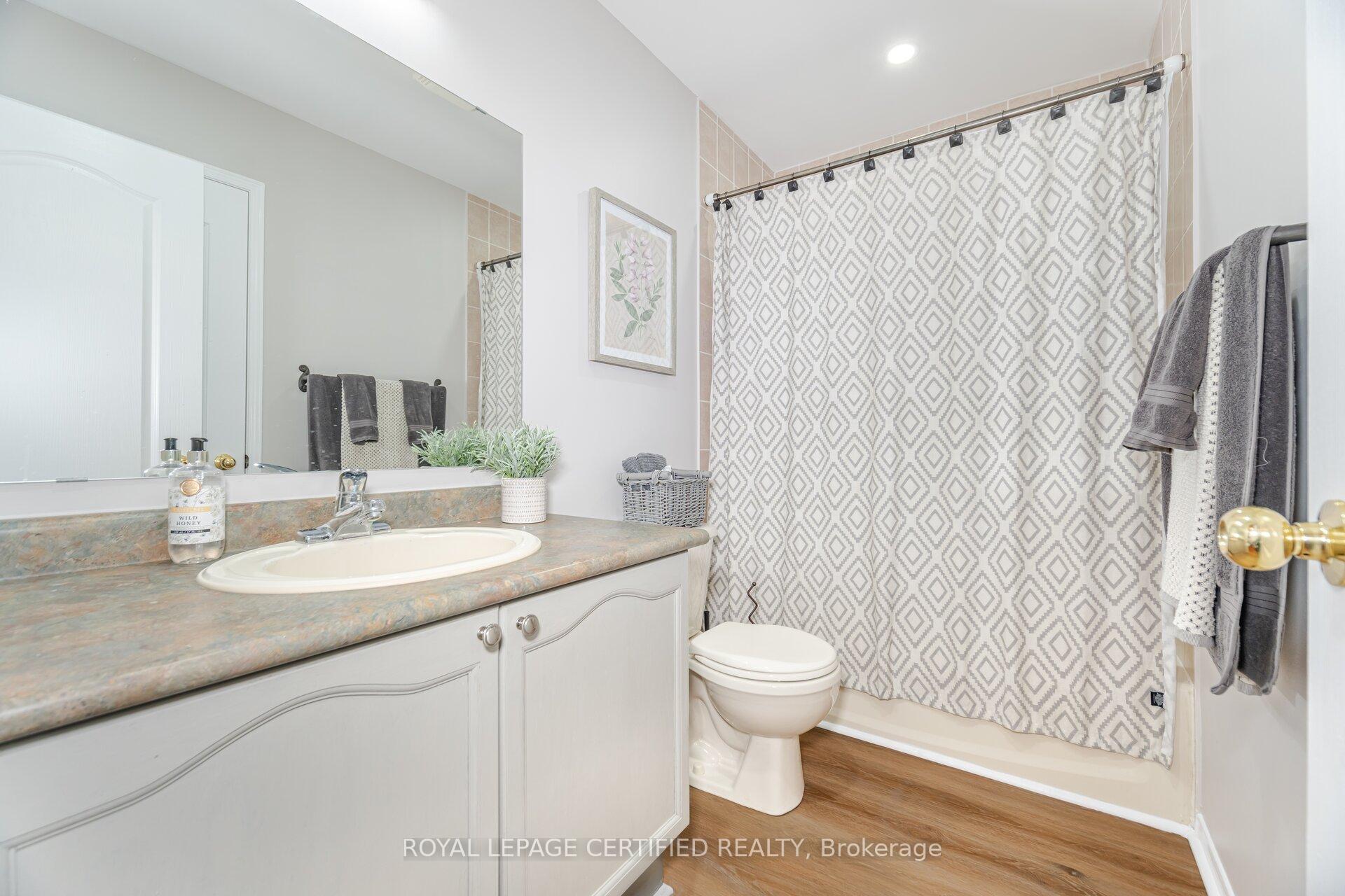 Photo 25 of 70 Rivermere Court, Brampton, Fletcher's Meadow — HOMEH