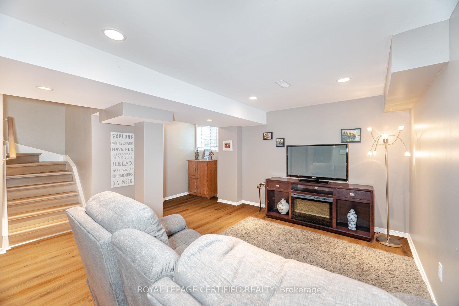 Photo 27 of 70 Rivermere Court, Brampton, Fletcher's Meadow — HOMEH