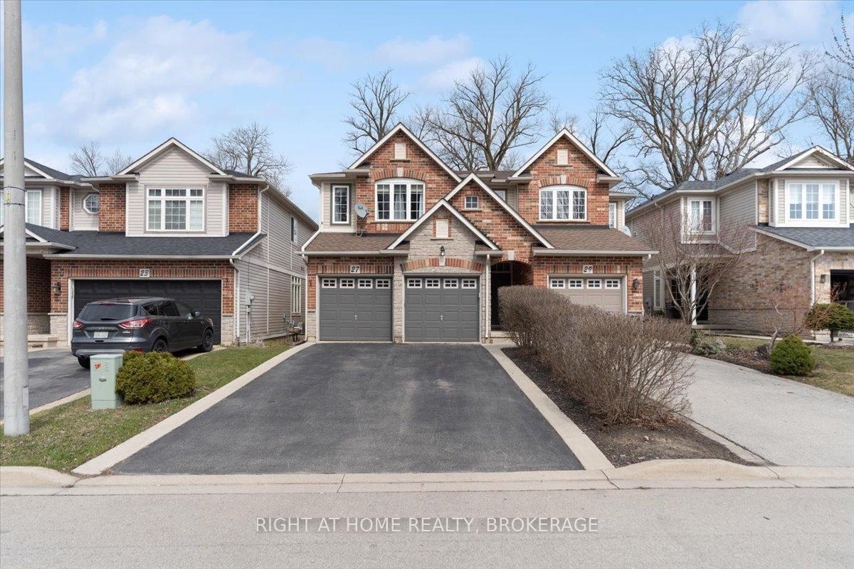 Front of 27 Sunnycroft Court