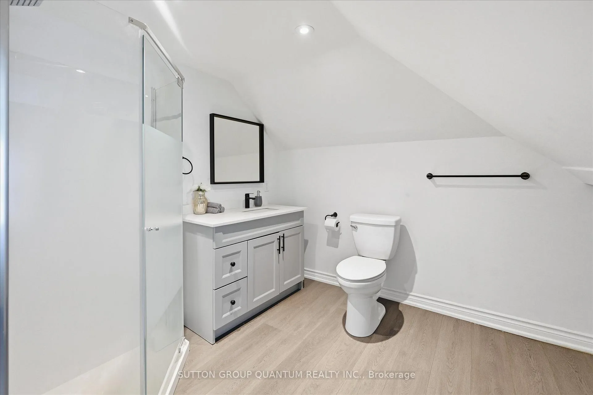 Photo 152 of 443 King William Street, Hamilton, Landsdale — HOMEH