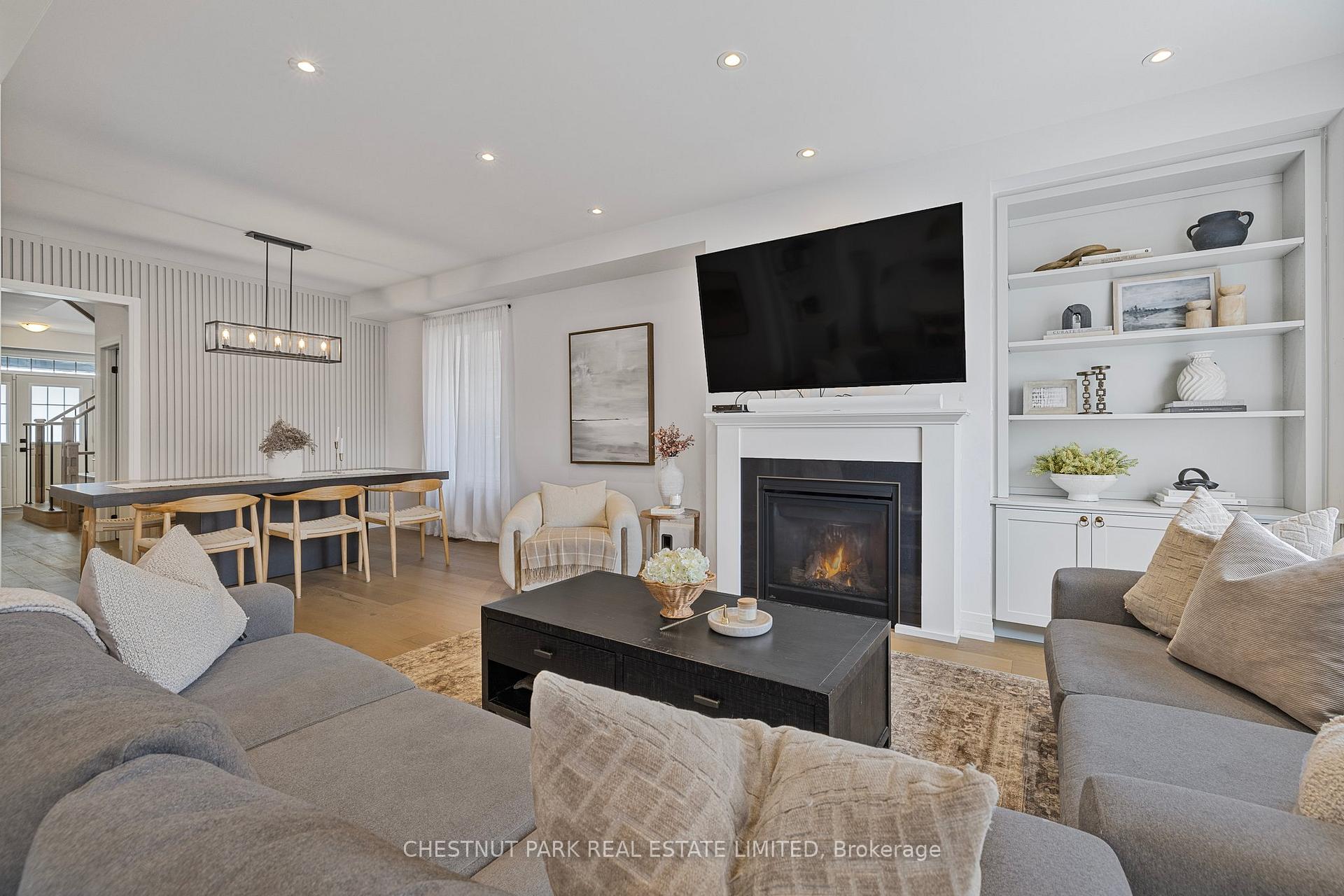 Photo 3 of 19 Low Boulevard, Uxbridge — HOMEH