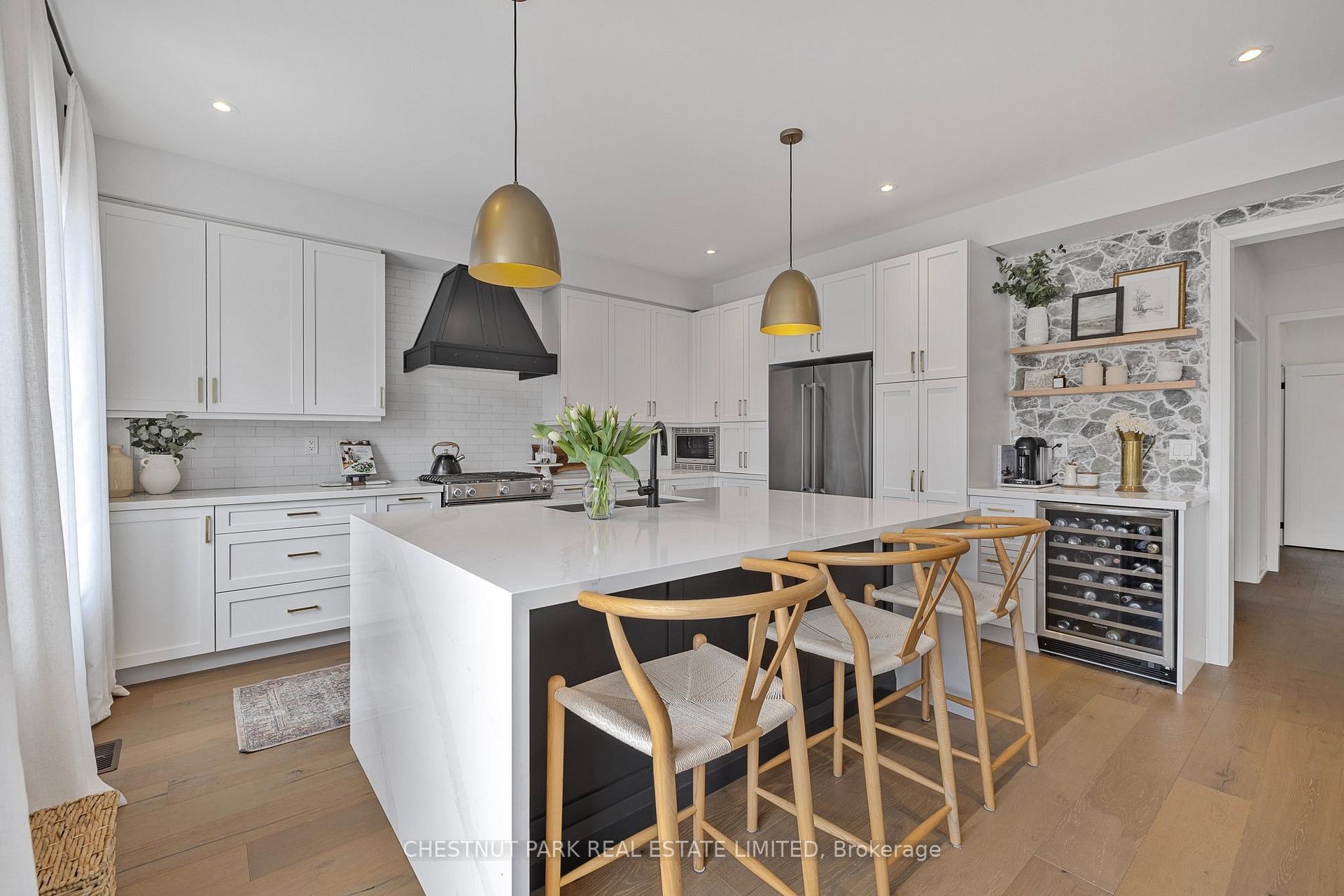 Photo 5 of 19 Low Boulevard, Uxbridge — HOMEH