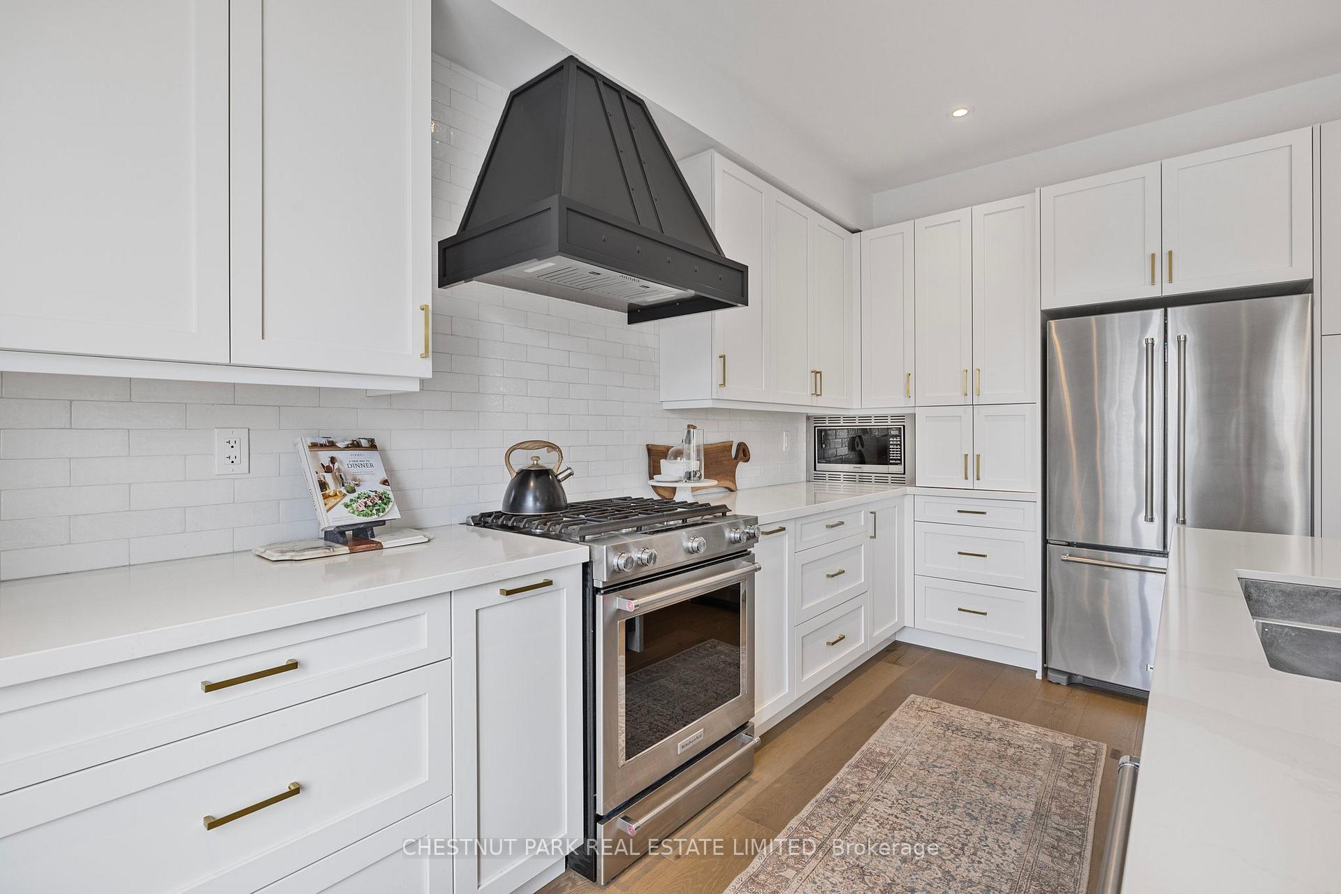 Photo 6 of 19 Low Boulevard, Uxbridge — HOMEH