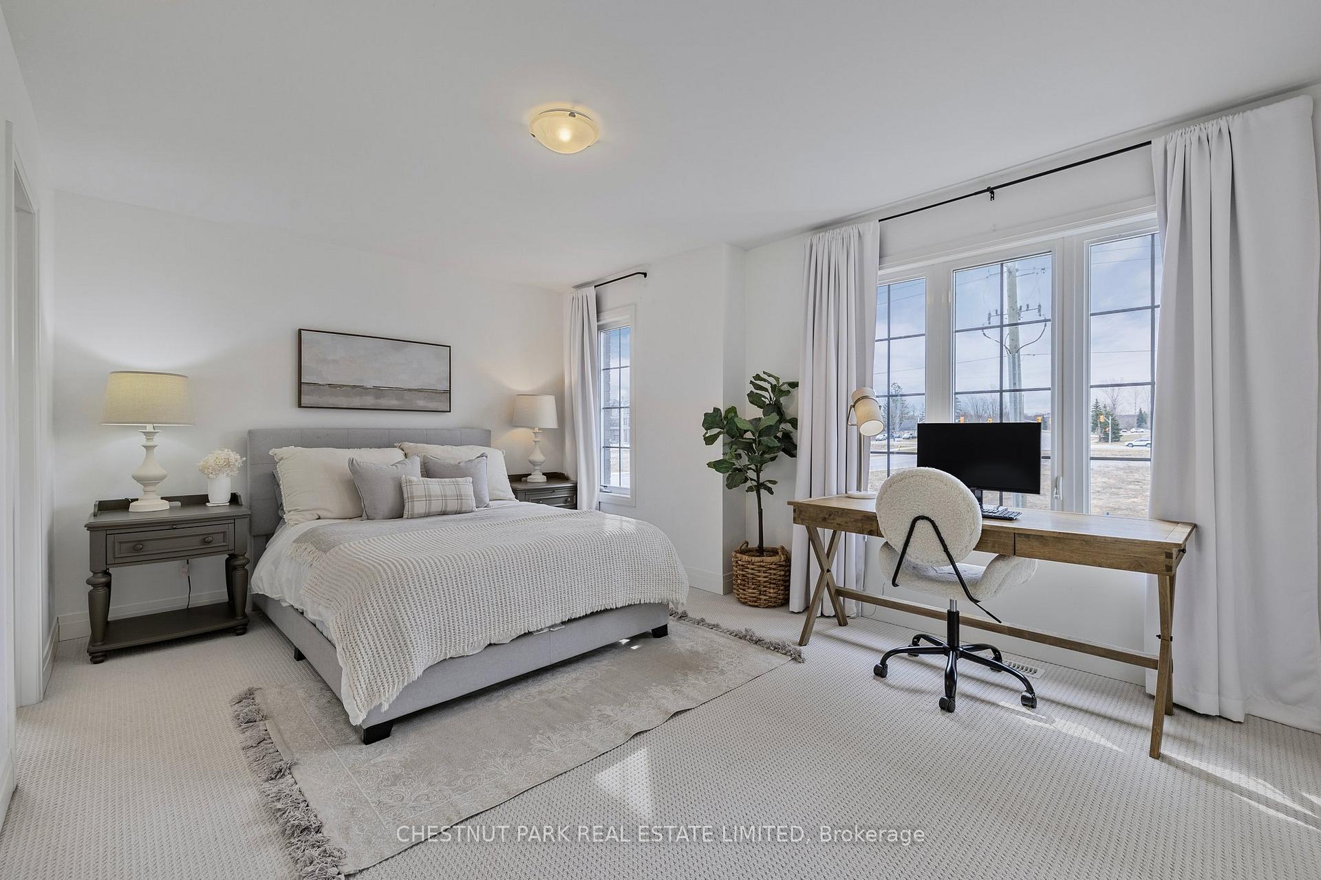 Photo 15 of 19 Low Boulevard, Uxbridge — HOMEH