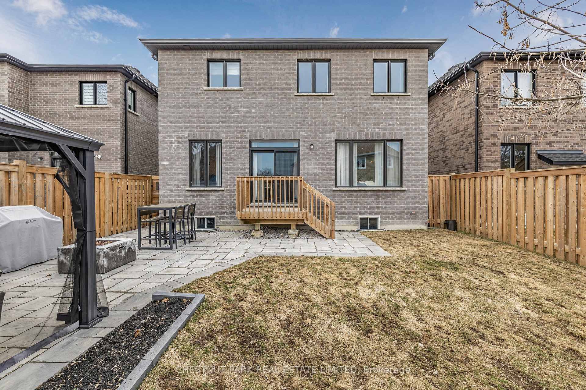 Photo 20 of 19 Low Boulevard, Uxbridge — HOMEH