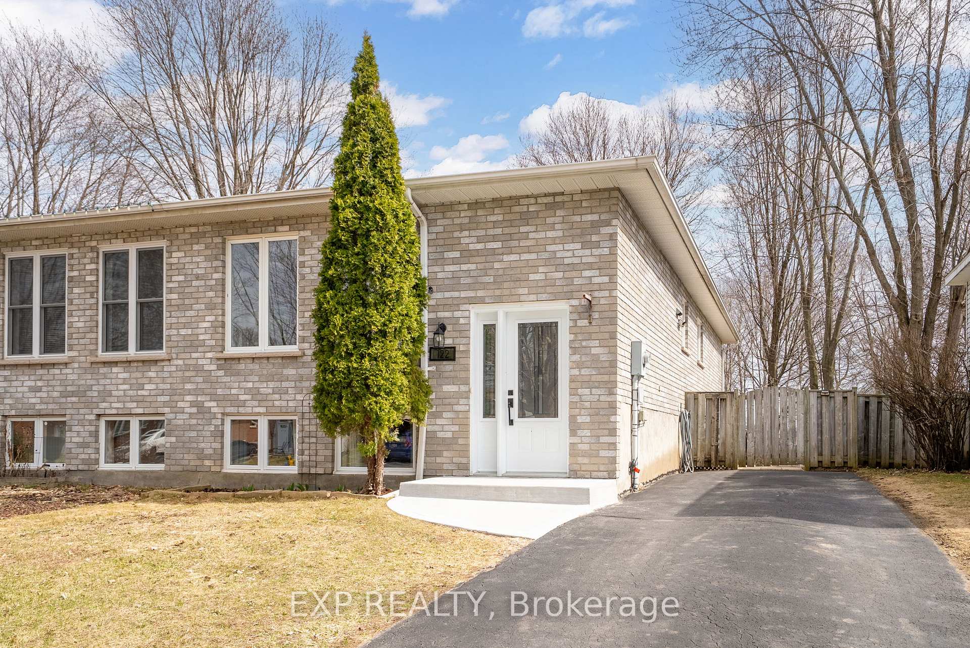 Photo 1 of 122 Glen Oaks Court, Cornwall — HOMEH