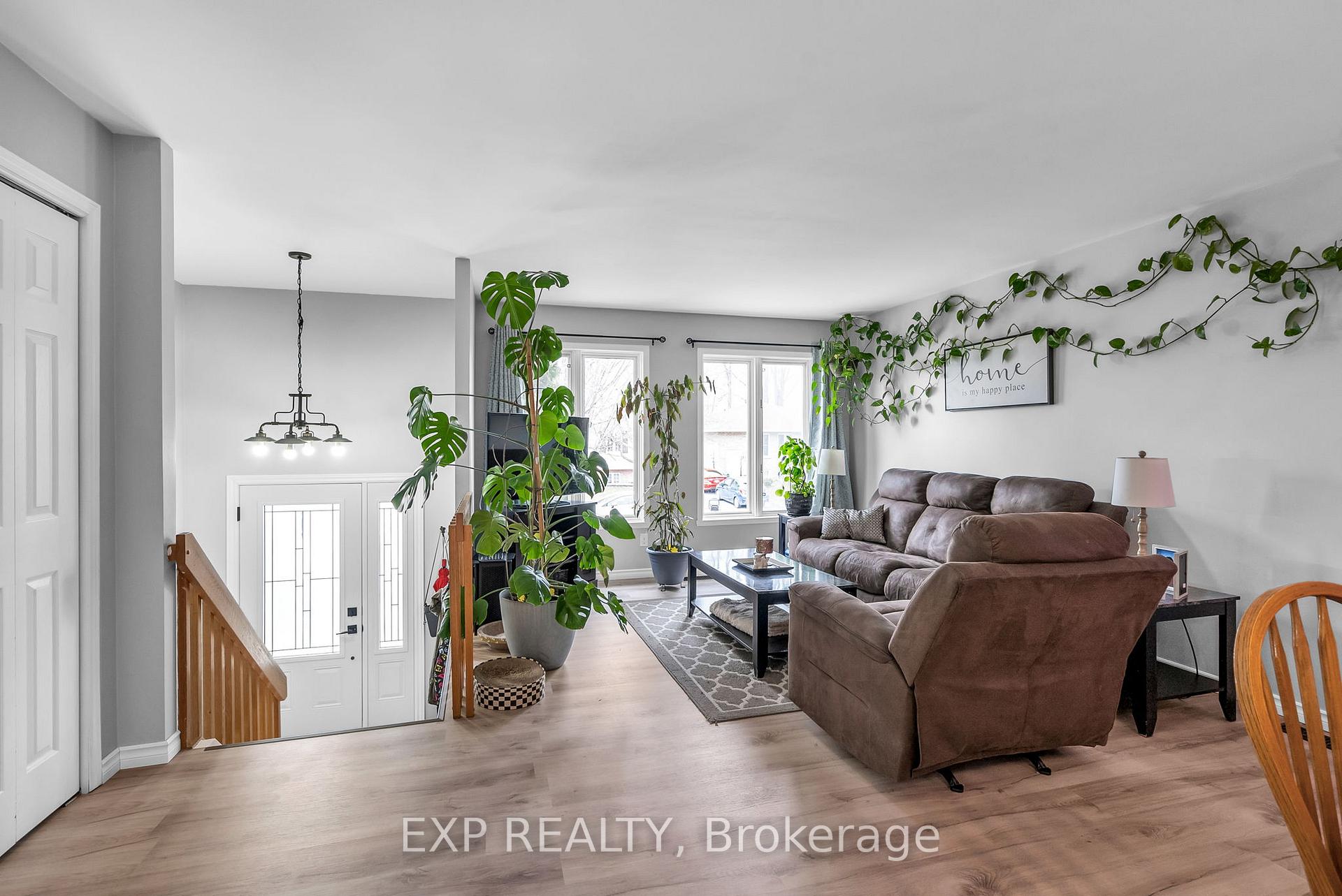 Photo 2 of 122 Glen Oaks Court, Cornwall — HOMEH