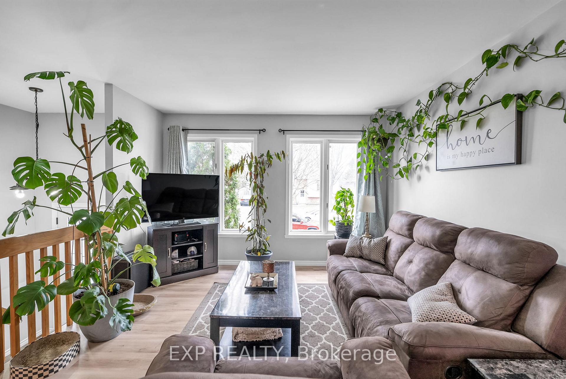 Photo 3 of 122 Glen Oaks Court, Cornwall — HOMEH
