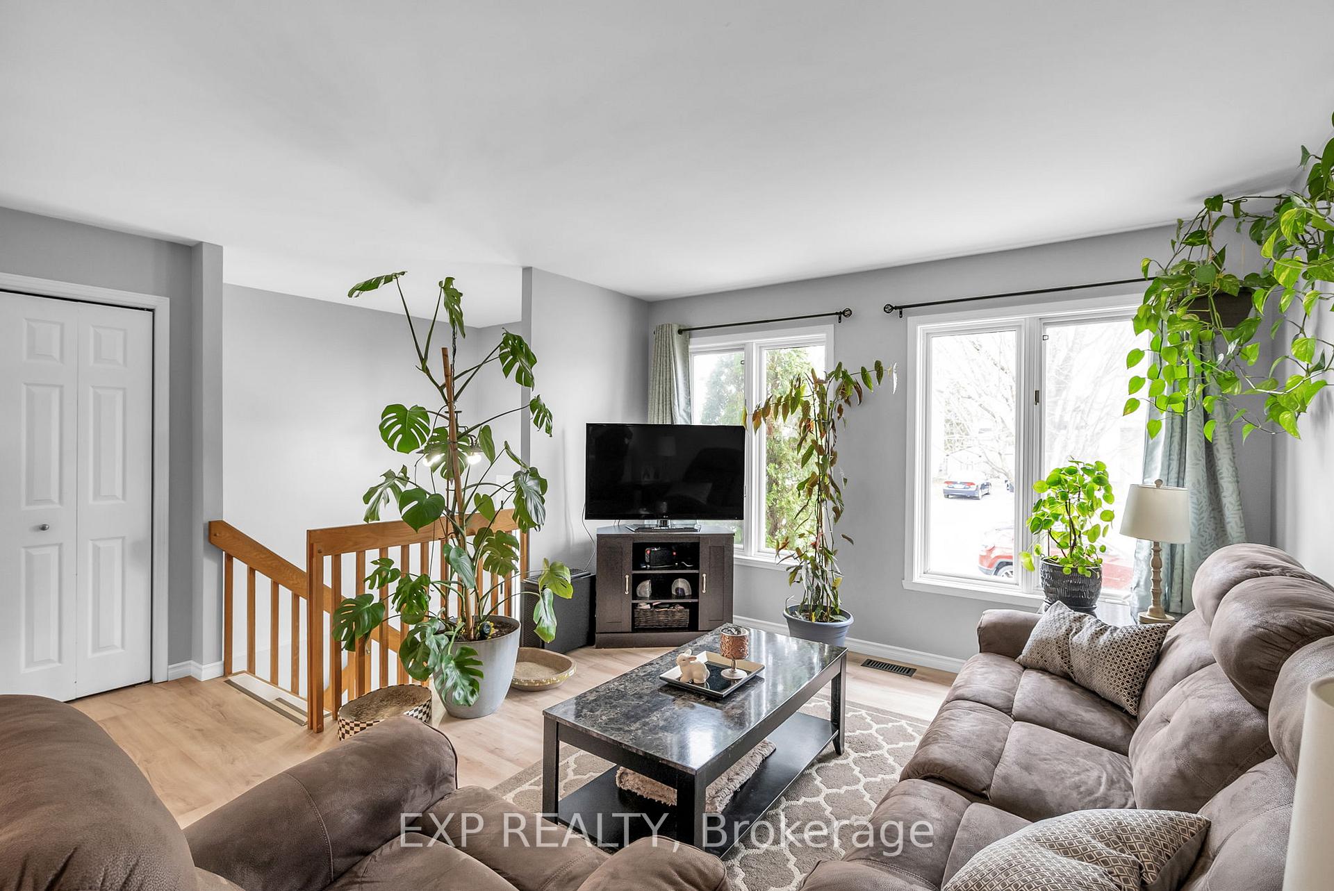 Photo 4 of 122 Glen Oaks Court, Cornwall — HOMEH