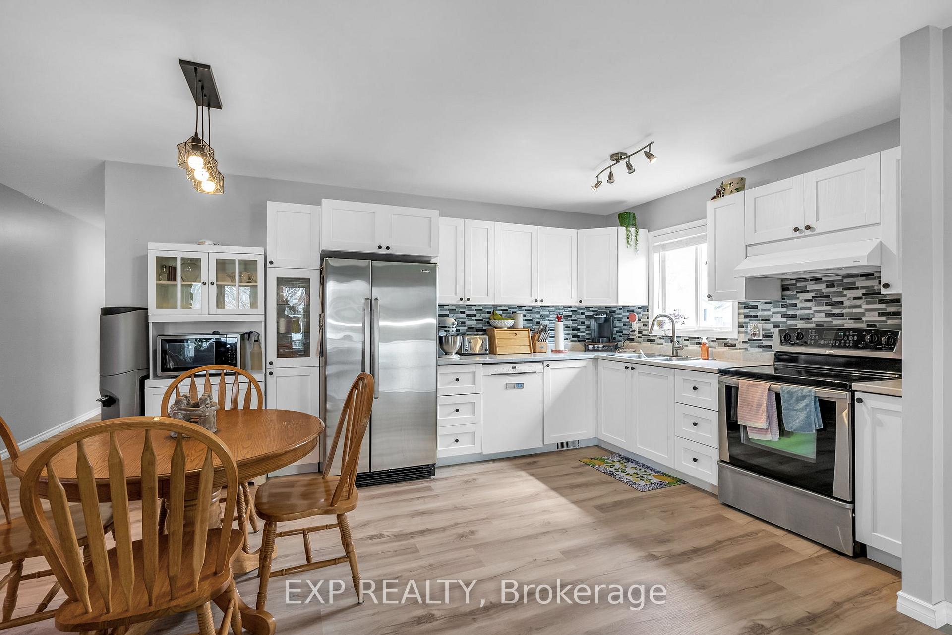 Photo 6 of 122 Glen Oaks Court, Cornwall — HOMEH