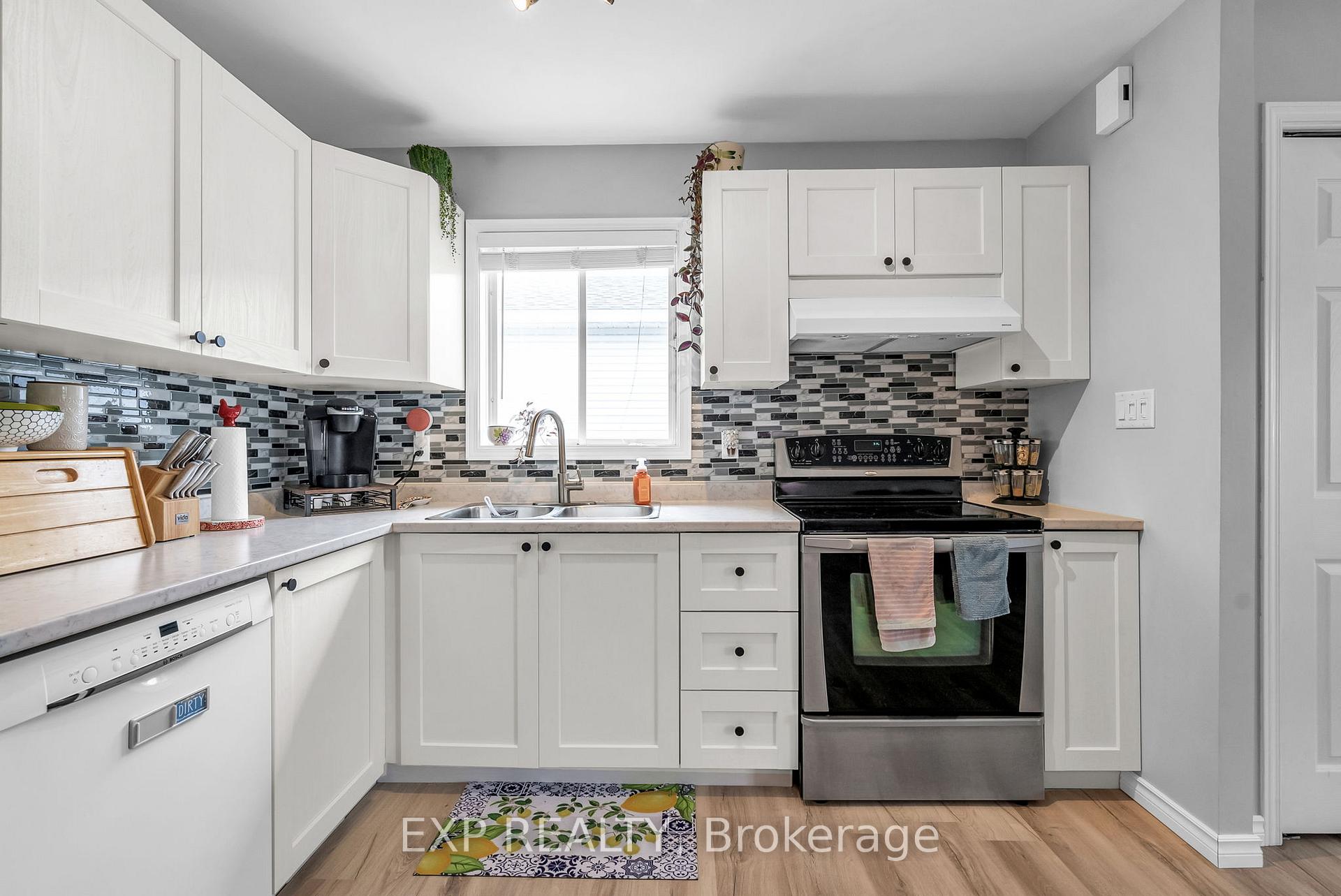 Photo 7 of 122 Glen Oaks Court, Cornwall — HOMEH