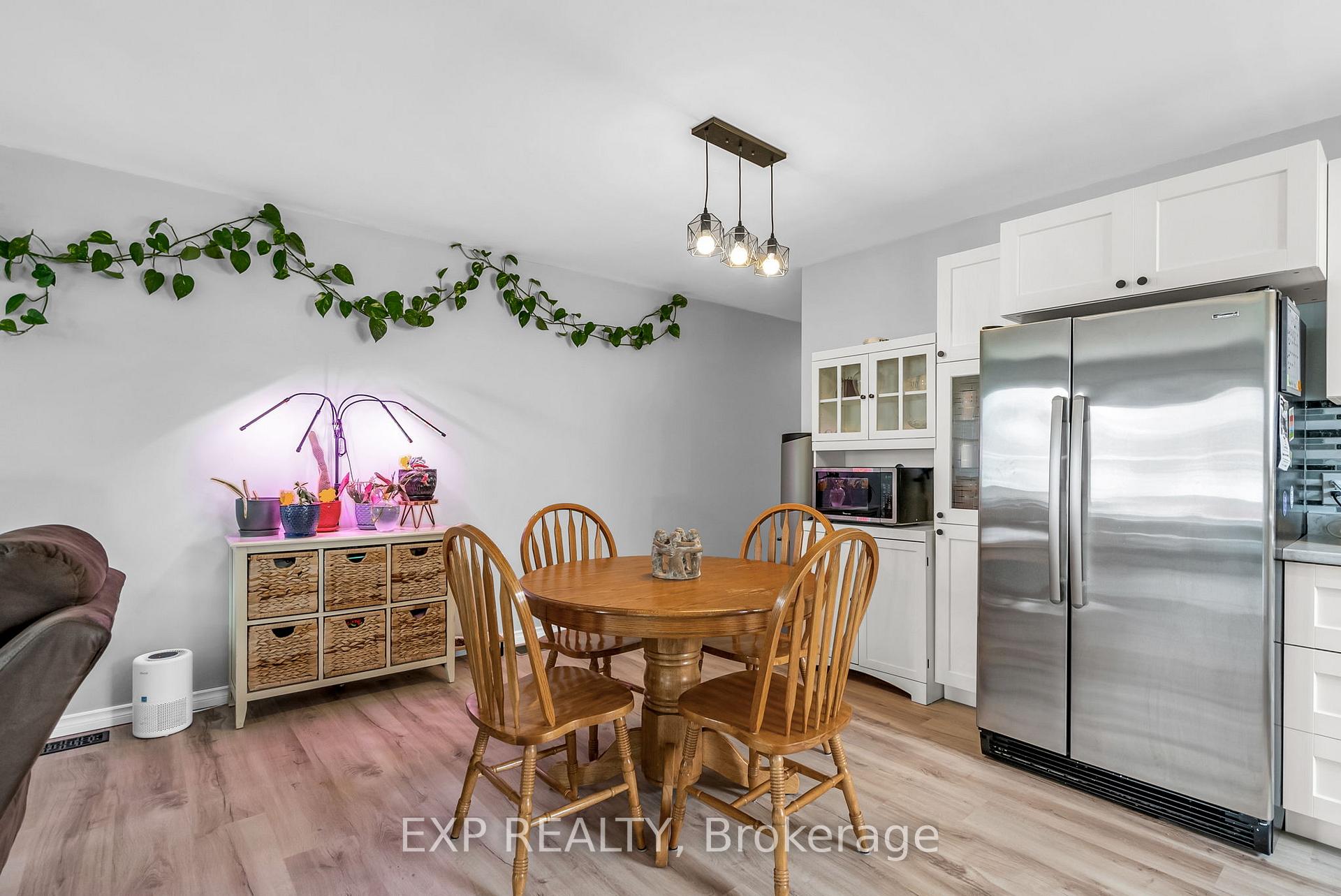 Photo 9 of 122 Glen Oaks Court, Cornwall — HOMEH
