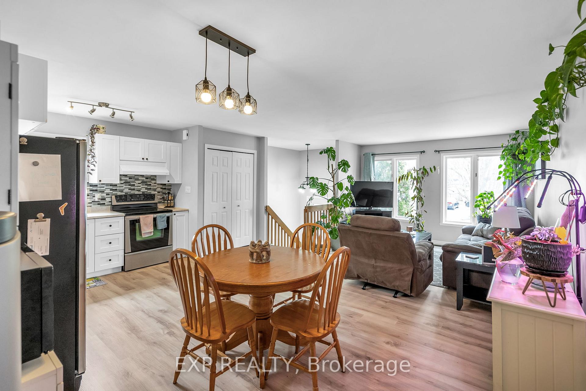 Photo 10 of 122 Glen Oaks Court, Cornwall — HOMEH