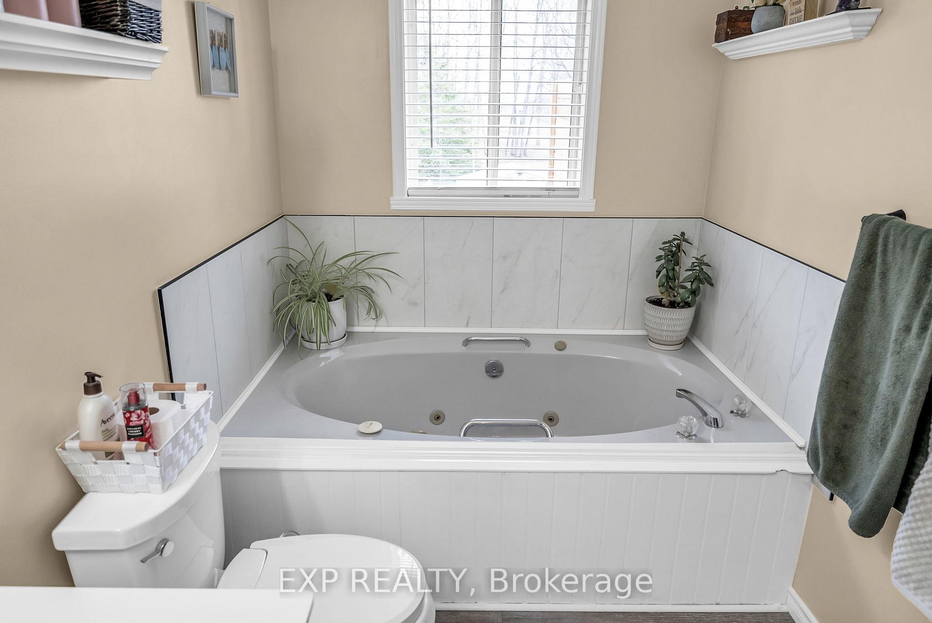 Photo 16 of 122 Glen Oaks Court, Cornwall — HOMEH