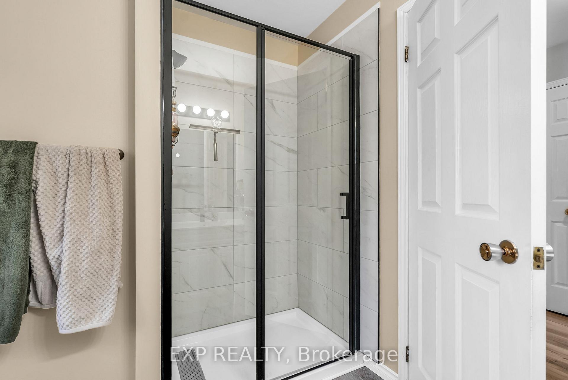 Photo 17 of 122 Glen Oaks Court, Cornwall — HOMEH