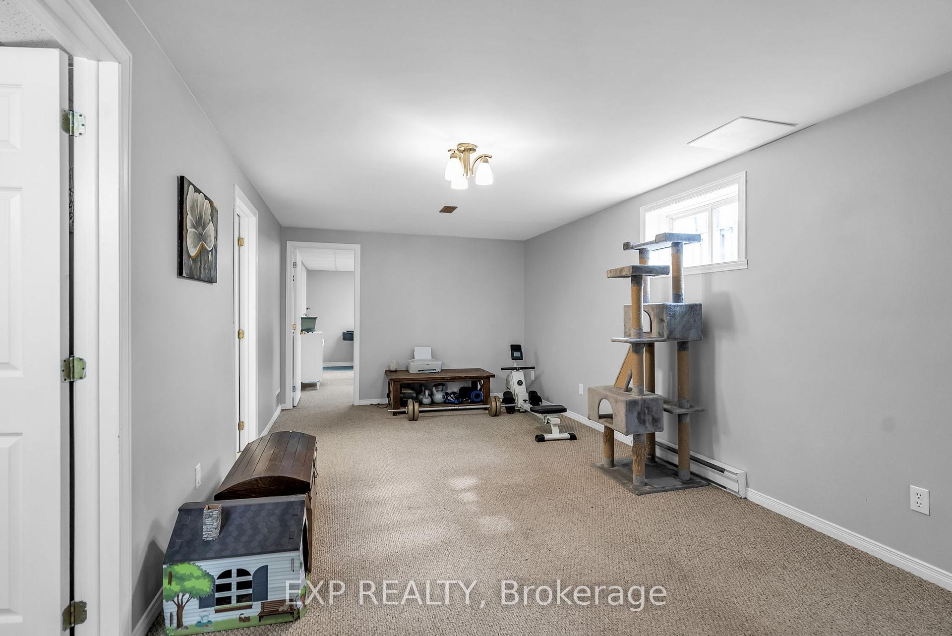 Photo 19 of 122 Glen Oaks Court, Cornwall — HOMEH