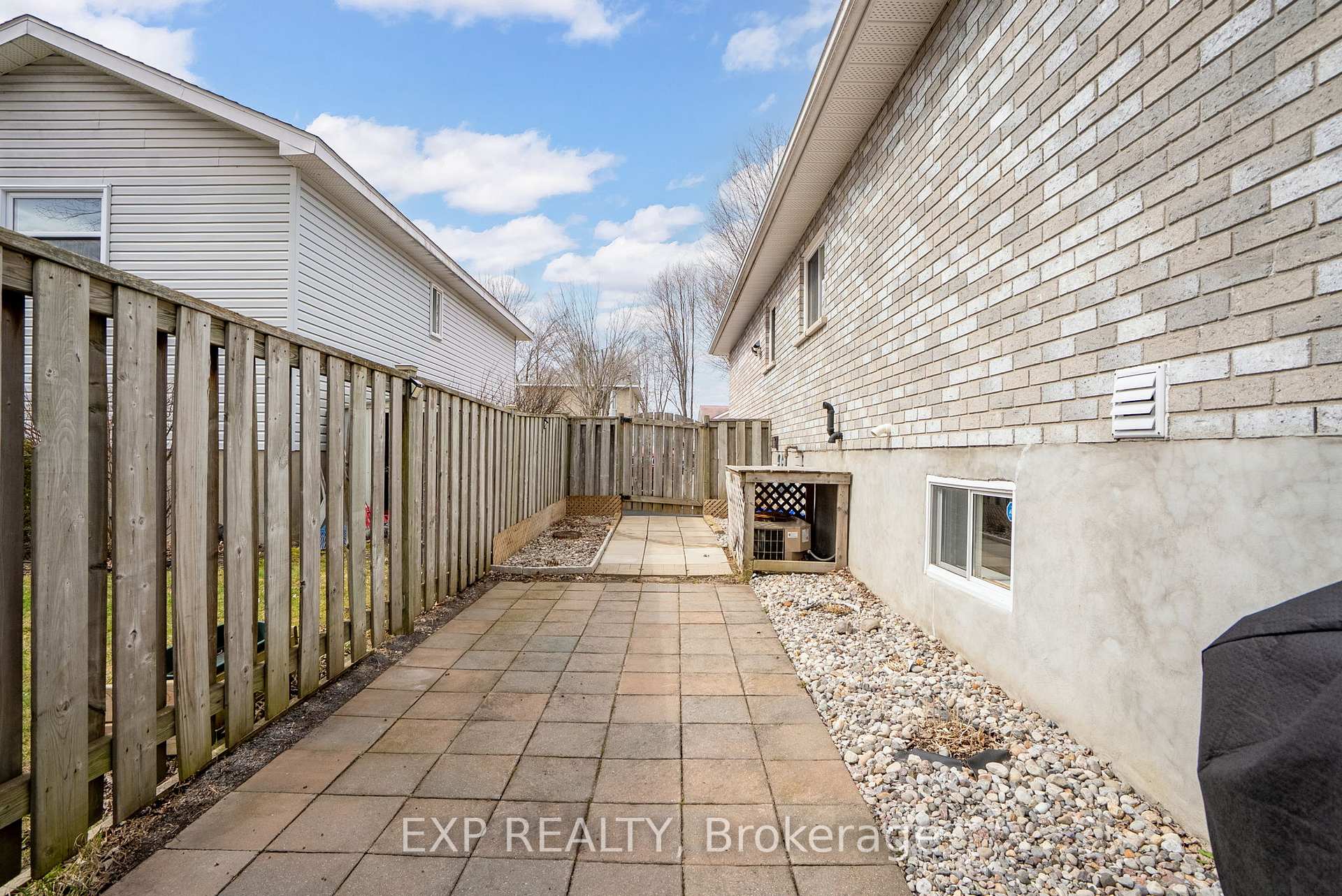Photo 29 of 122 Glen Oaks Court, Cornwall — HOMEH