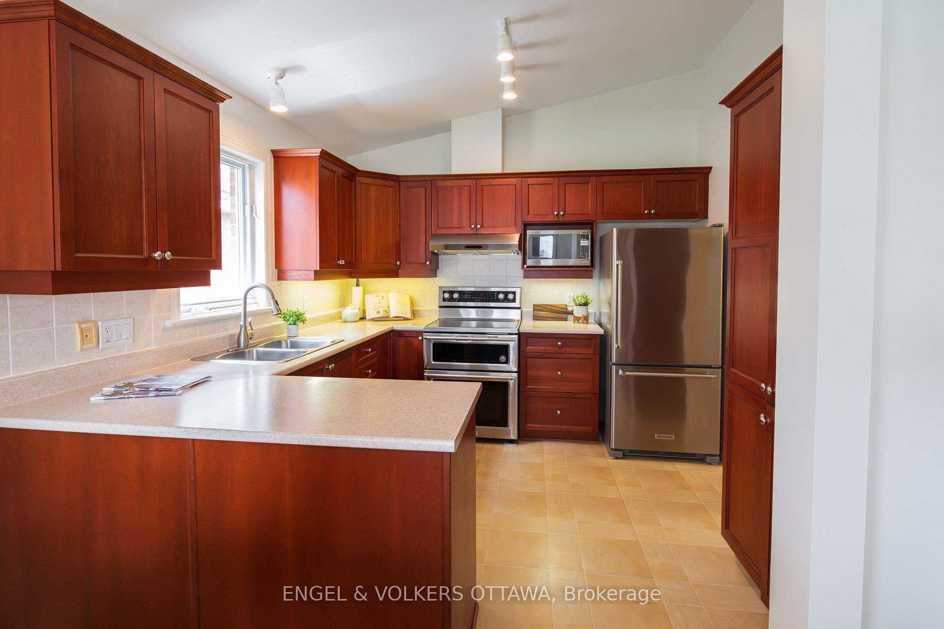 Photo 36 of 4293 Green Gables Lane, Ottawa, Riverside South/Gloucester Glen — HOMEH