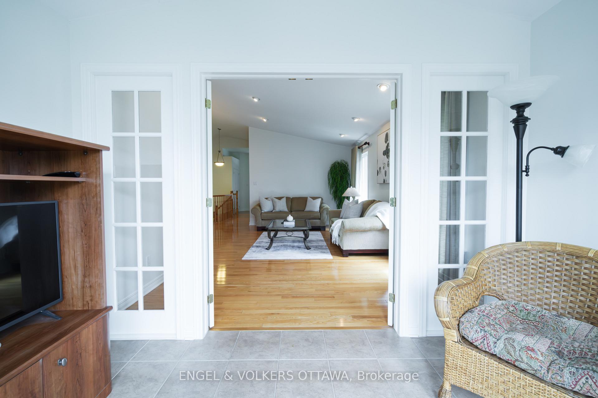 Photo 14 of 4293 Green Gables Lane, Ottawa, Riverside South/Gloucester Glen — HOMEH