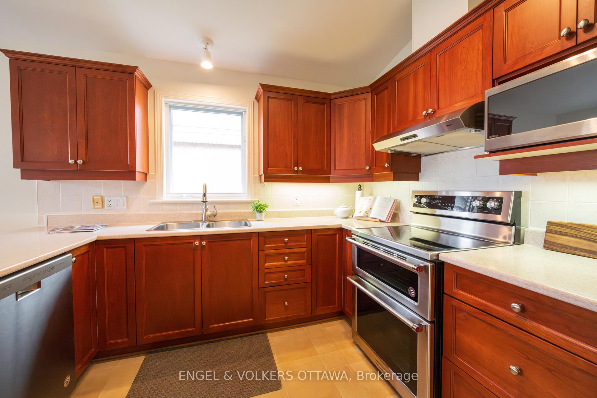 Photo 20 of 4293 Green Gables Lane, Ottawa, Riverside South/Gloucester Glen — HOMEH