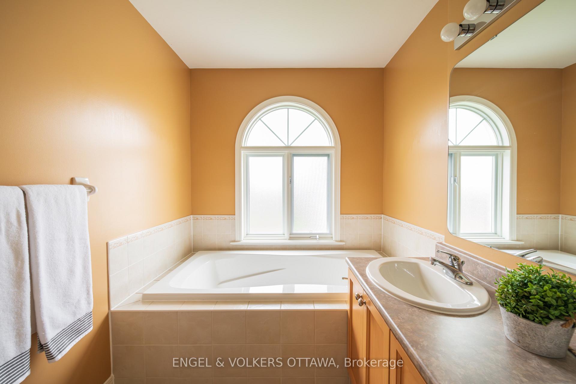 Photo 53 of 4293 Green Gables Lane, Ottawa, Riverside South/Gloucester Glen — HOMEH