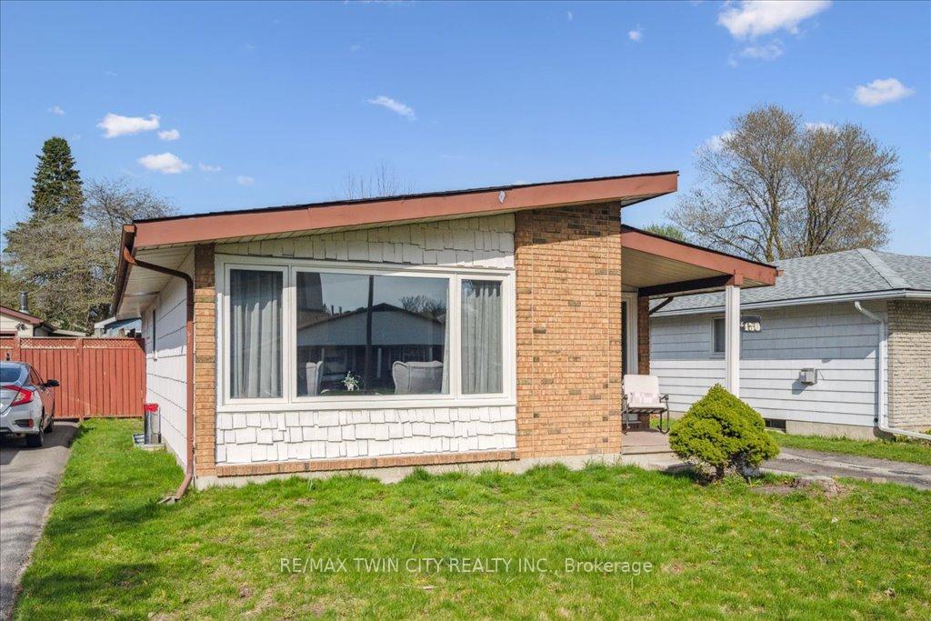 Photo 3 of 130 Selkirk Drive, Kitchener, Alpine — HOMEH